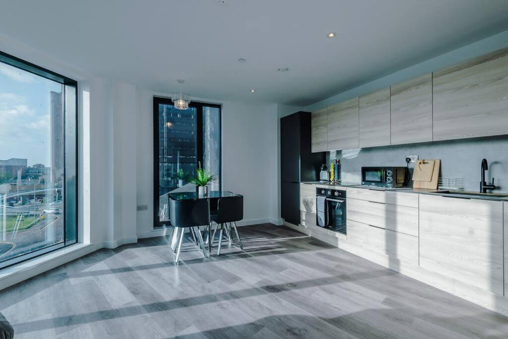 Stunning 2-Bed Premium Apartment - Free Wi-Fi Preston  Eksteriør bilde