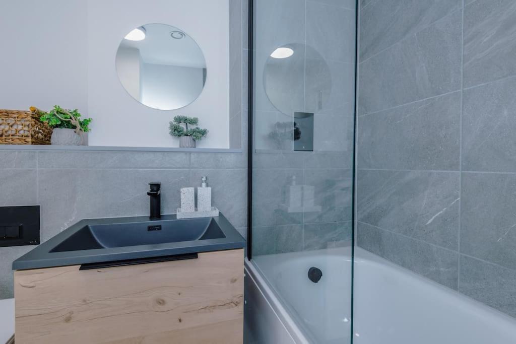 Stunning 2-Bed Premium Apartment - Free Wi-Fi Preston  Eksteriør bilde