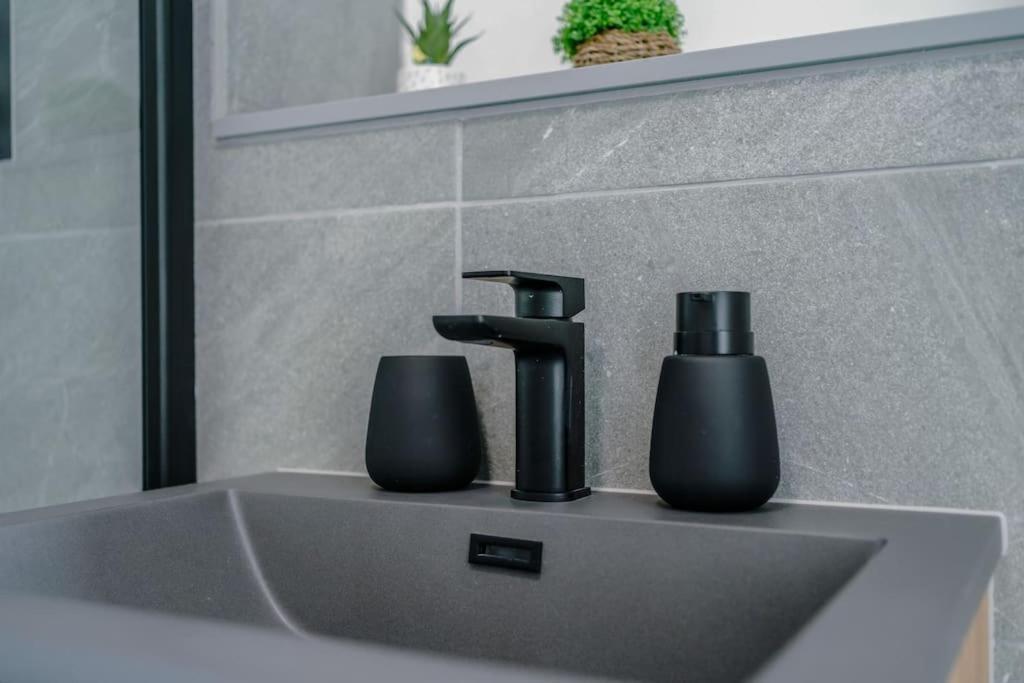 Stunning 2-Bed Premium Apartment - Free Wi-Fi Preston  Eksteriør bilde